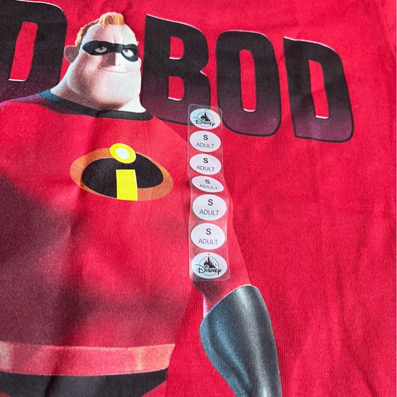 Disney Parks The Incredibles SZ Small Shirt Dad Bod Pixar Bob Parr Red NWT - Picture 2 of 7